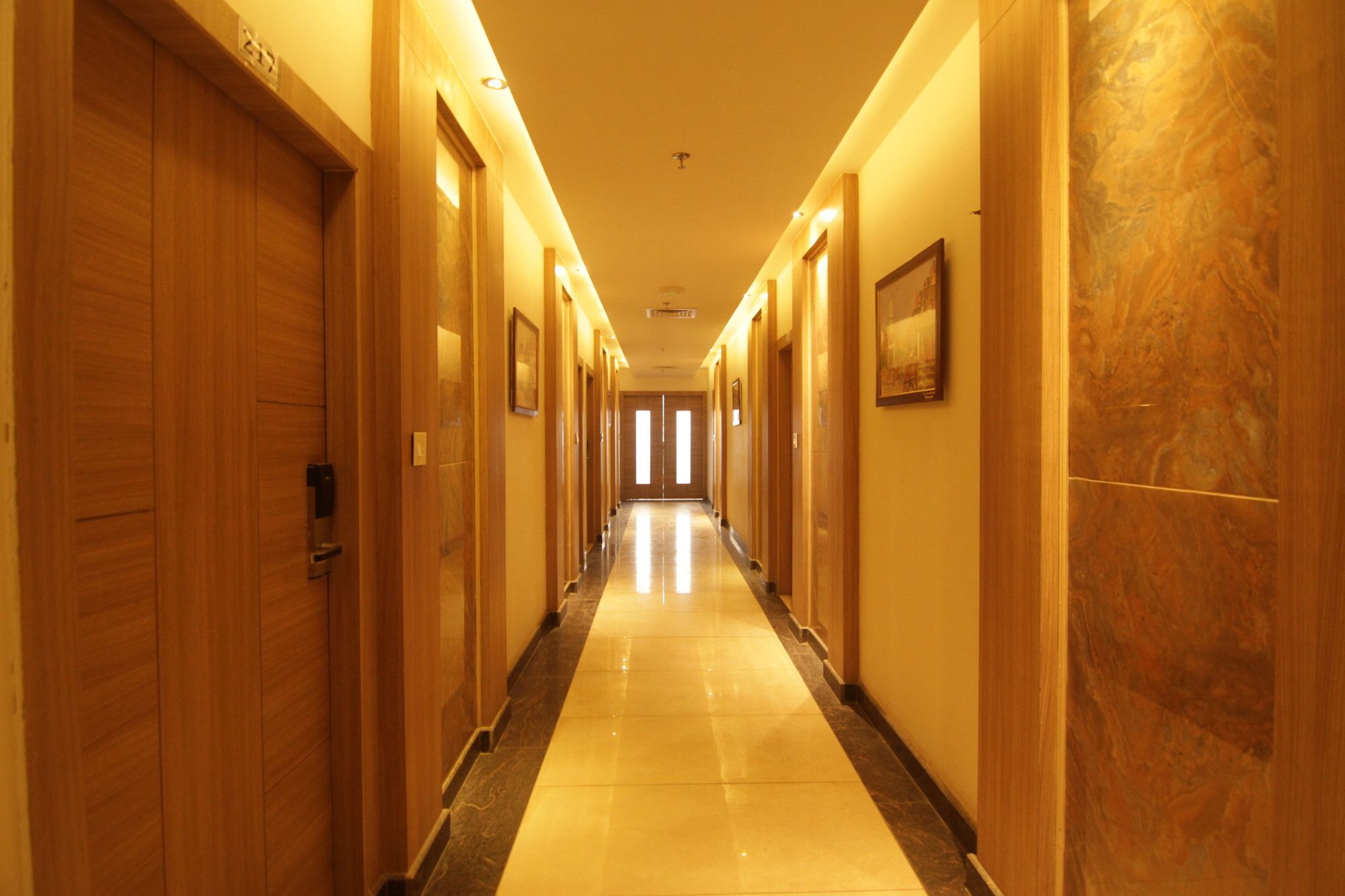 Oyo 2054 New Hotel Broadway 바라나시 외부 사진